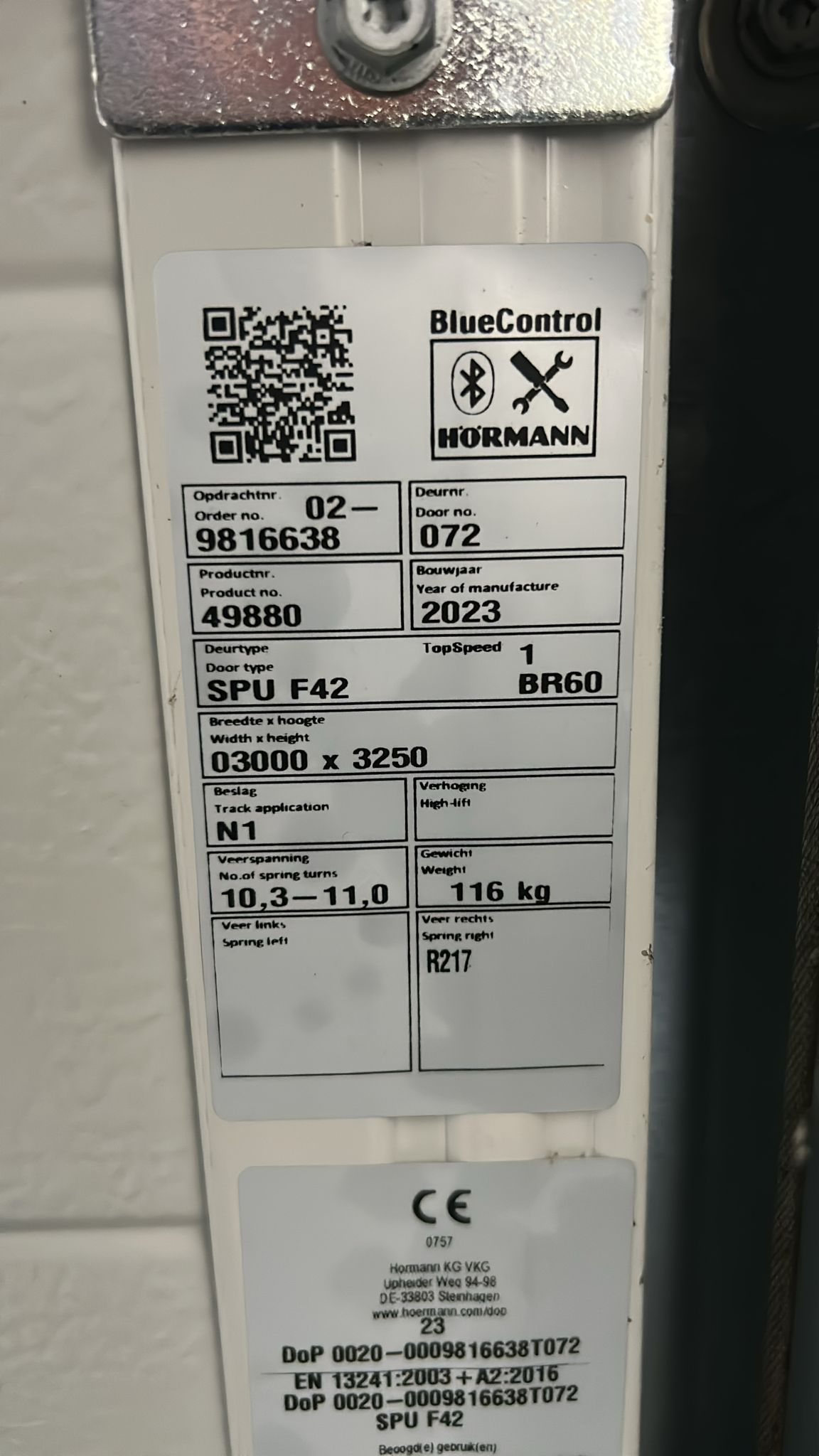 Voorbeeld foto overheaddeur sticker